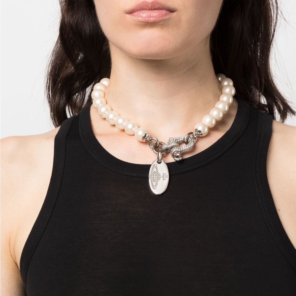 Vivienne Westwood
Orb-charm pearl choker necklace extremely rare Japan 038